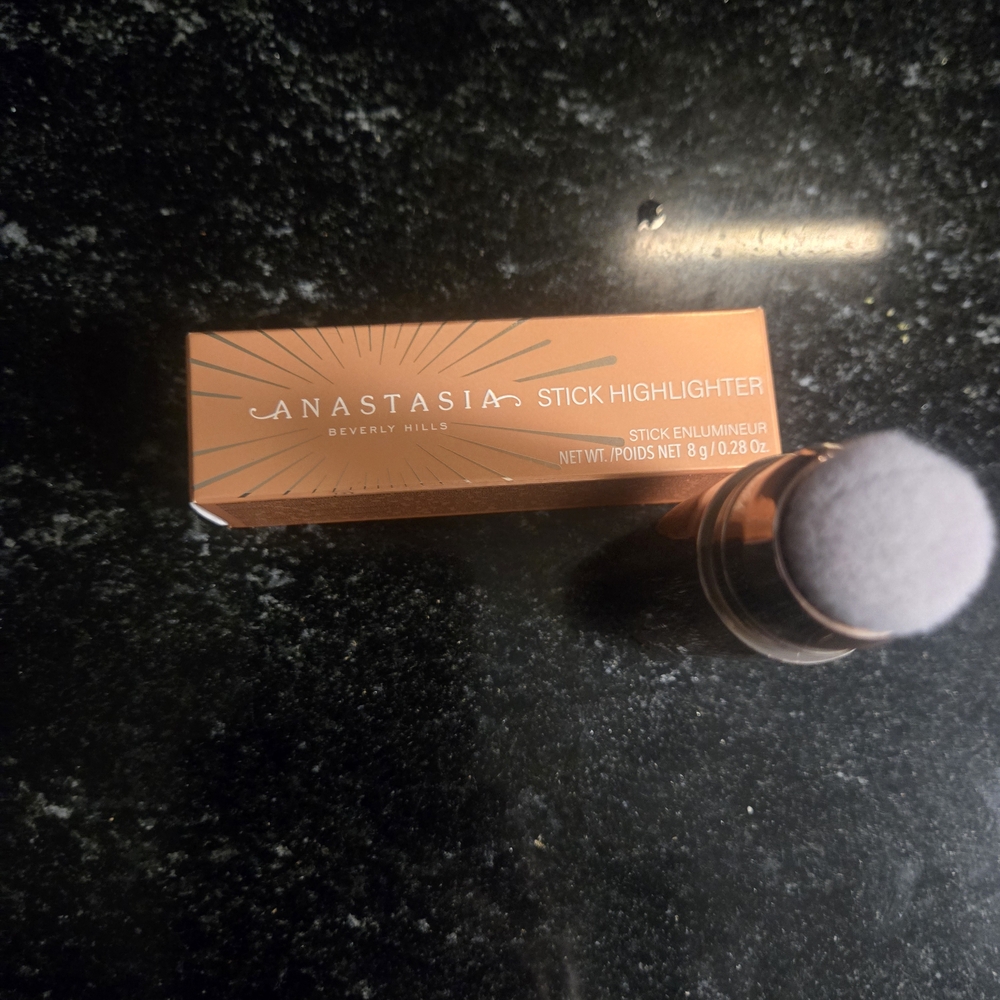 Anastasia Stick Highlighter - Radiant Drippping In Gold Color - Picture 3 of 3